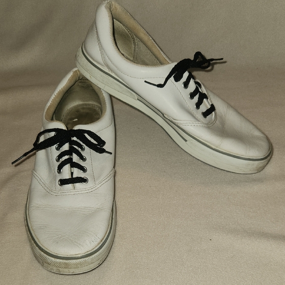 Hanes Shoes - Hanes Her Way Classic Leather White Women's Sneakers